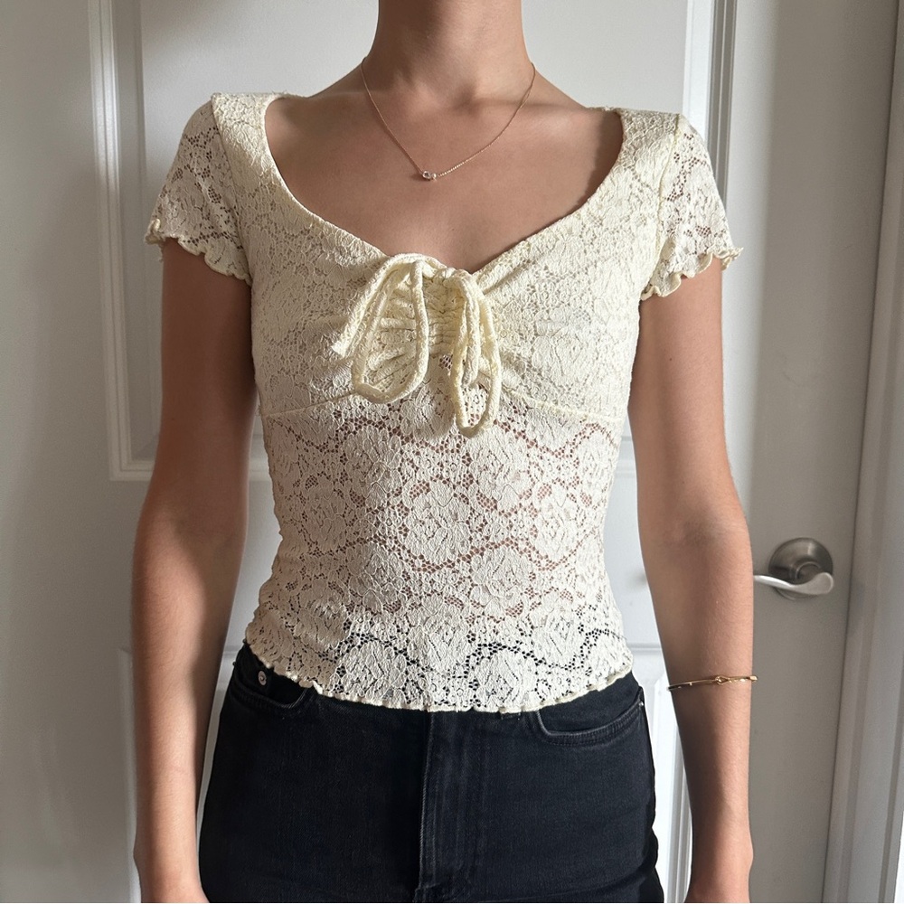 Tilly's Cream Cap Sleeve Fitted Blouse with Tie Front